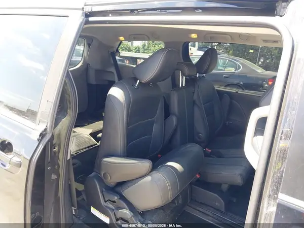 5TDXZ3DC2HS791750 2017 TOYOTA SIENNA - Image 8