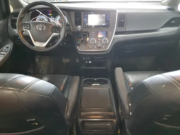 5TDXZ3DC2HS816940 2017 TOYOTA SIENNA - Image 8