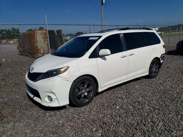 5TDXZ3DC2HS821149 2017 TOYOTA SIENNA - Image 1