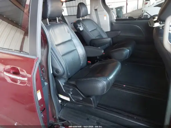 5TDXZ3DC2HS828053 2017 TOYOTA SIENNA - Image 8