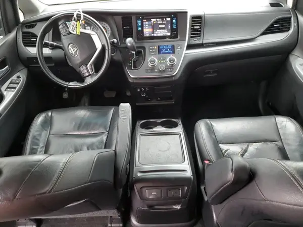 5TDXZ3DC2HS843572 2017 TOYOTA SIENNA - Image 8
