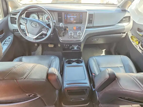 5TDXZ3DC2HS850389 2017 TOYOTA SIENNA - Image 8