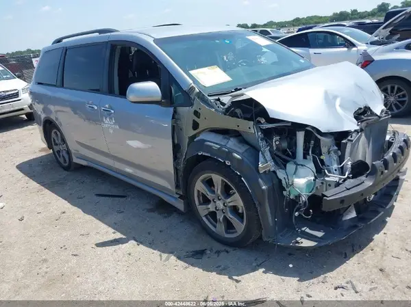5TDXZ3DC2HS873638 2017 TOYOTA SIENNA - Image 1
