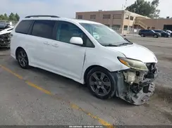 5TDXZ3DC2HS880668 2017 TOYOTA SIENNA