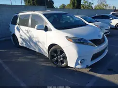 5TDXZ3DC2HS885403 2017 TOYOTA SIENNA