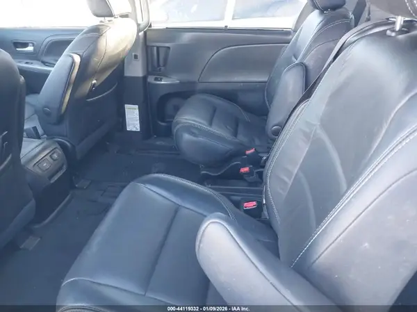 5TDXZ3DC2HS885403 2017 TOYOTA SIENNA - Image 8