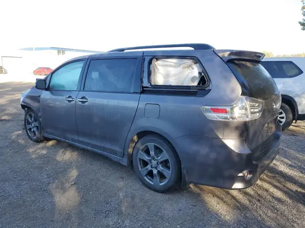 5TDXZ3DC2HS892481 2017 TOYOTA SIENNA - Image 2