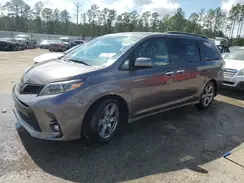 5TDXZ3DC2JS923976 2018 TOYOTA SIENNA