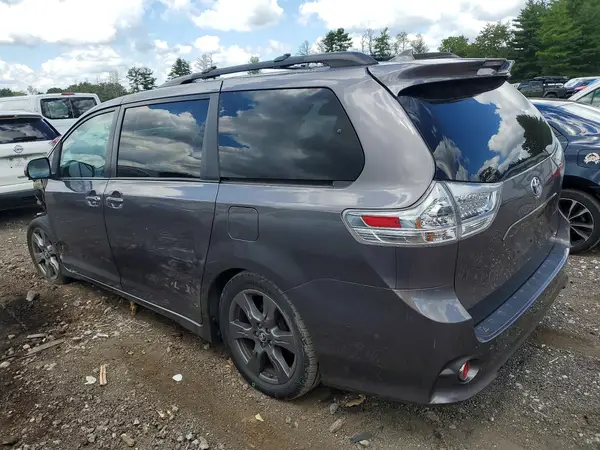 5TDXZ3DC2JS932290 2018 TOYOTA SIENNA - Image 2