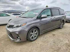 5TDXZ3DC2JS950630 2018 TOYOTA SIENNA