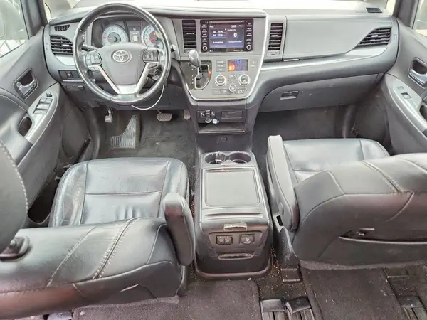 5TDXZ3DC2JS950630 2018 TOYOTA SIENNA - Image 8