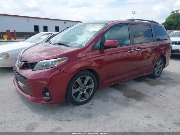 5TDXZ3DC2KS985198 2019 TOYOTA SIENNA - Image 2