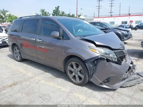 5TDXZ3DC2KS992085 2019 TOYOTA SIENNA - Image 1