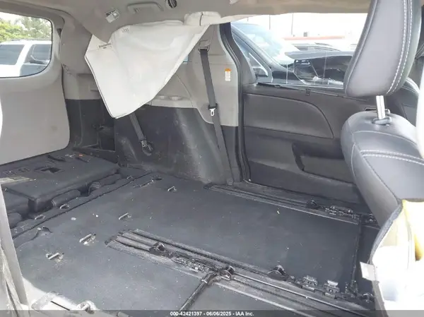 5TDXZ3DC2KS992085 2019 TOYOTA SIENNA - Image 8