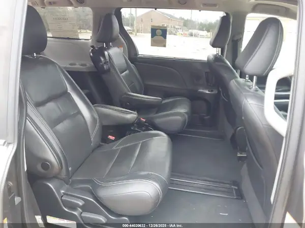 5TDXZ3DC2LS026210 2020 TOYOTA SIENNA - Image 8