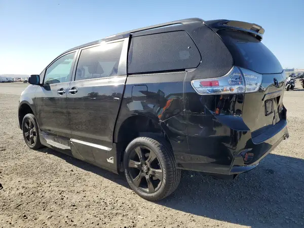 5TDXZ3DC2LS029818 2020 TOYOTA SIENNA - Image 2