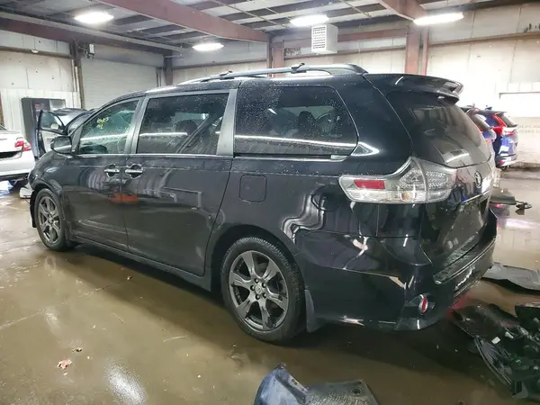 5TDXZ3DC3HS766694 2017 TOYOTA SIENNA - Image 2