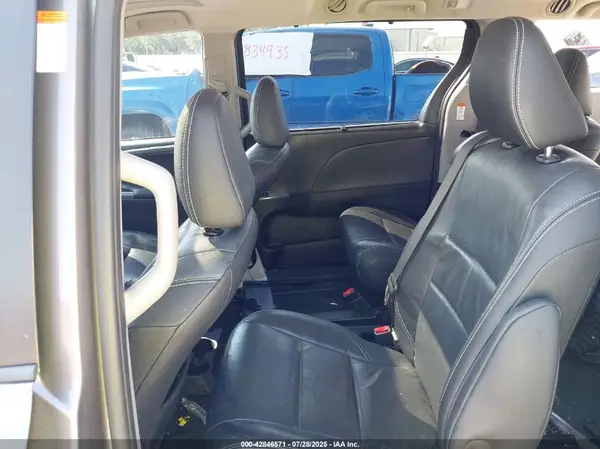 5TDXZ3DC3HS797587 2017 TOYOTA SIENNA - Image 8
