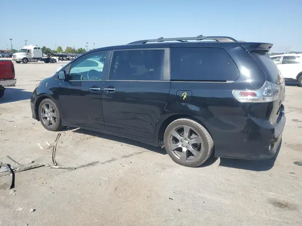 5TDXZ3DC3HS799694 2017 TOYOTA SIENNA - Image 2