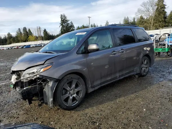 5TDXZ3DC3HS800469 2017 TOYOTA SIENNA - Image 1