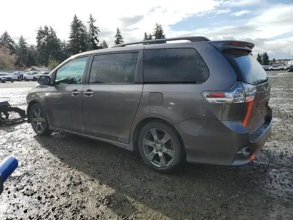 5TDXZ3DC3HS800469 2017 TOYOTA SIENNA - Image 2