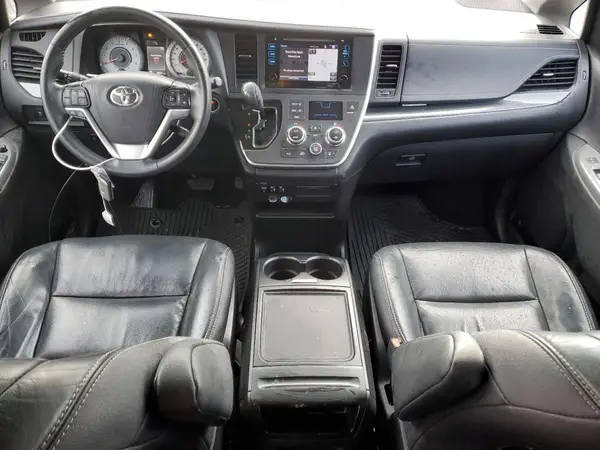 5TDXZ3DC3HS800469 2017 TOYOTA SIENNA - Image 8