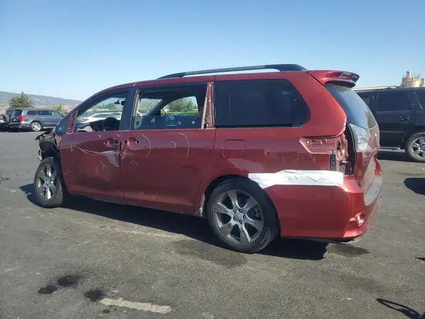 5TDXZ3DC3HS803856 2017 TOYOTA SIENNA - Image 2