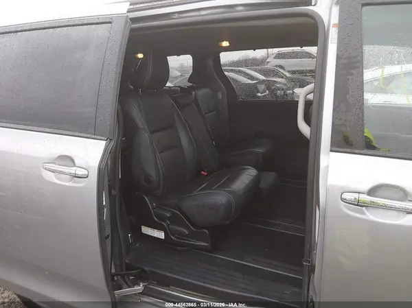 5TDXZ3DC3HS813304 2017 TOYOTA SIENNA - Image 8