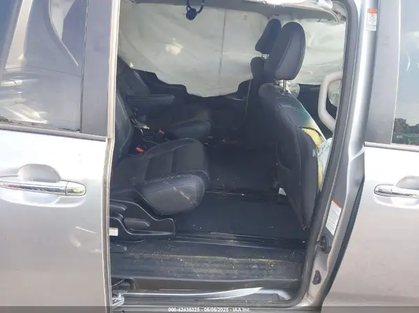 5TDXZ3DC3HS818373 2017 TOYOTA SIENNA - Image 8