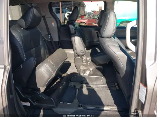 5TDXZ3DC3HS822312 2017 TOYOTA SIENNA - Image 8