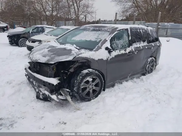 5TDXZ3DC3HS823508 2017 TOYOTA SIENNA - Image 2