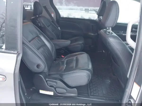 5TDXZ3DC3HS823508 2017 TOYOTA SIENNA - Image 8