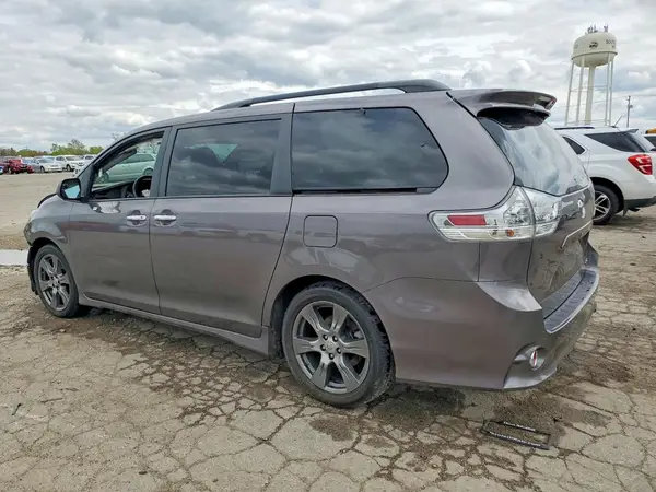 5TDXZ3DC3HS834086 2017 TOYOTA SIENNA - Image 2