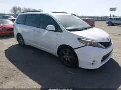 5TDXZ3DC3HS838123 2017 TOYOTA SIENNA