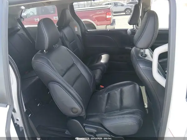 5TDXZ3DC3HS838123 2017 TOYOTA SIENNA - Image 8