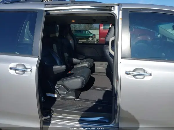 5TDXZ3DC3HS838736 2017 TOYOTA SIENNA - Image 8