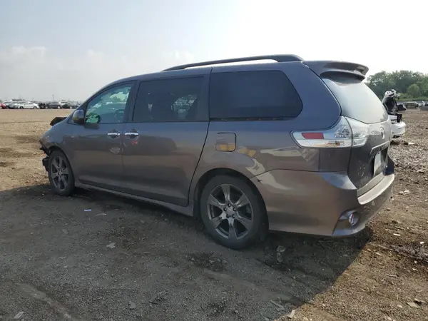 5TDXZ3DC3HS840454 2017 TOYOTA SIENNA - Image 2
