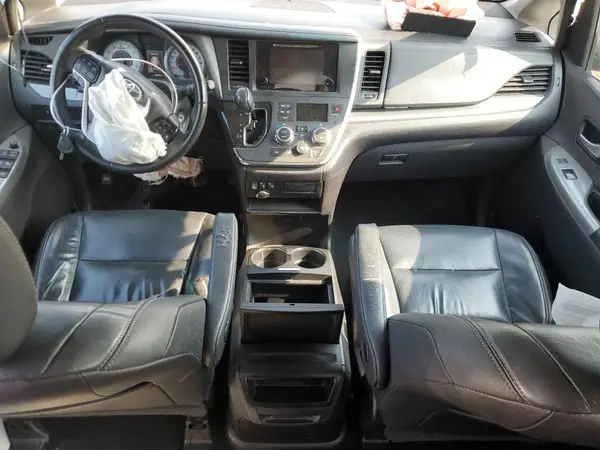 5TDXZ3DC3HS840454 2017 TOYOTA SIENNA - Image 8