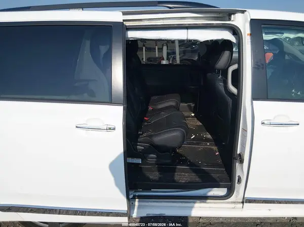 5TDXZ3DC3HS843158 2017 TOYOTA SIENNA - Image 8