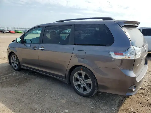 5TDXZ3DC3HS856993 2017 TOYOTA SIENNA - Image 2