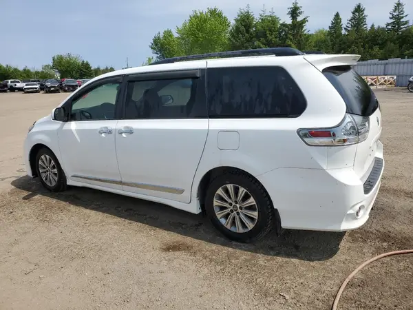 5TDXZ3DC3HS860218 2017 TOYOTA SIENNA - Image 2