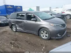 5TDXZ3DC3HS864009 2017 TOYOTA SIENNA