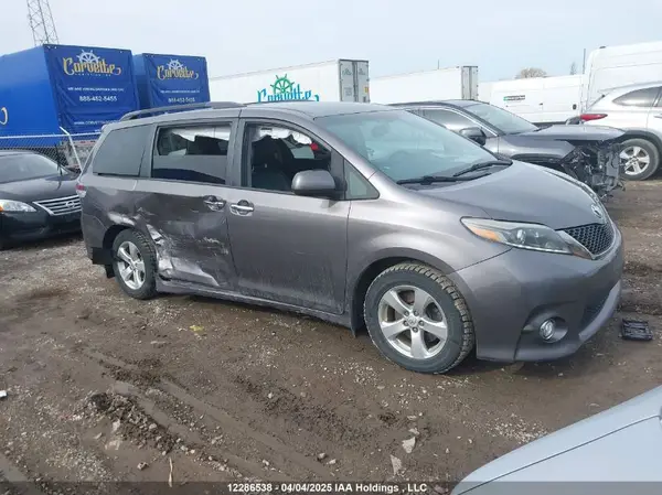 5TDXZ3DC3HS864009 2017 TOYOTA SIENNA - Image 1