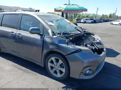 5TDXZ3DC3HS878945 2017 TOYOTA SIENNA