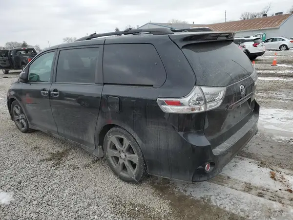 5TDXZ3DC3HS884440 2017 TOYOTA SIENNA - Image 2
