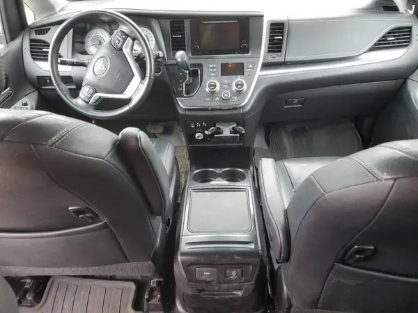 5TDXZ3DC3HS884440 2017 TOYOTA SIENNA - Image 8