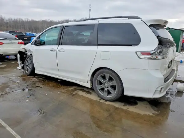 5TDXZ3DC3HS895616 2017 TOYOTA SIENNA - Image 2