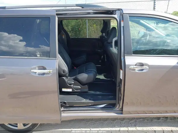 5TDXZ3DC3JS914963 2018 TOYOTA SIENNA - Image 8