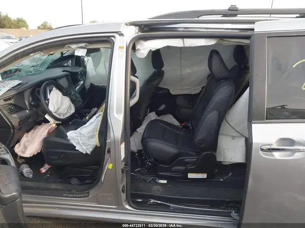 5TDXZ3DC3JS920522 2018 TOYOTA SIENNA - Image 8