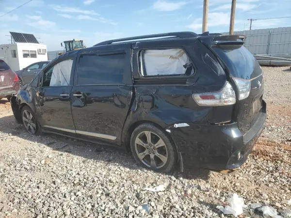 5TDXZ3DC3JS929382 2018 TOYOTA SIENNA - Image 2